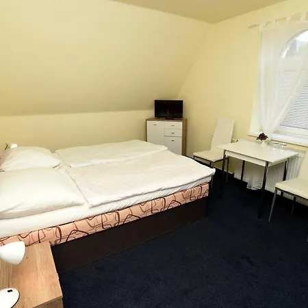 Hotel U Jezírka 3*