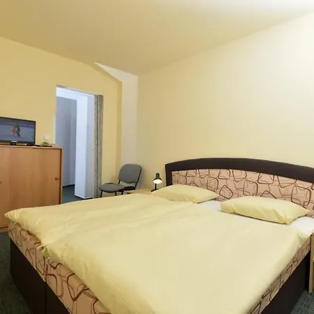 U Jezirka Hotel 3*
