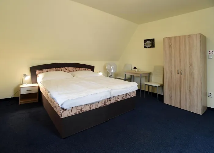 Hotel U Jezirka 3*